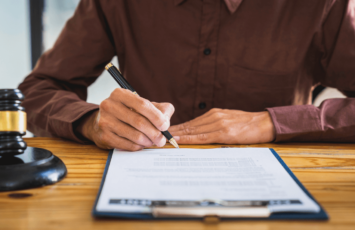 Quién paga los gastos de un piso heredado