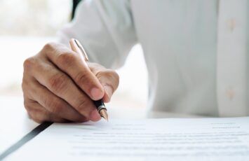 ¿Quiénes deben incluirse en un contrato de alquiler?