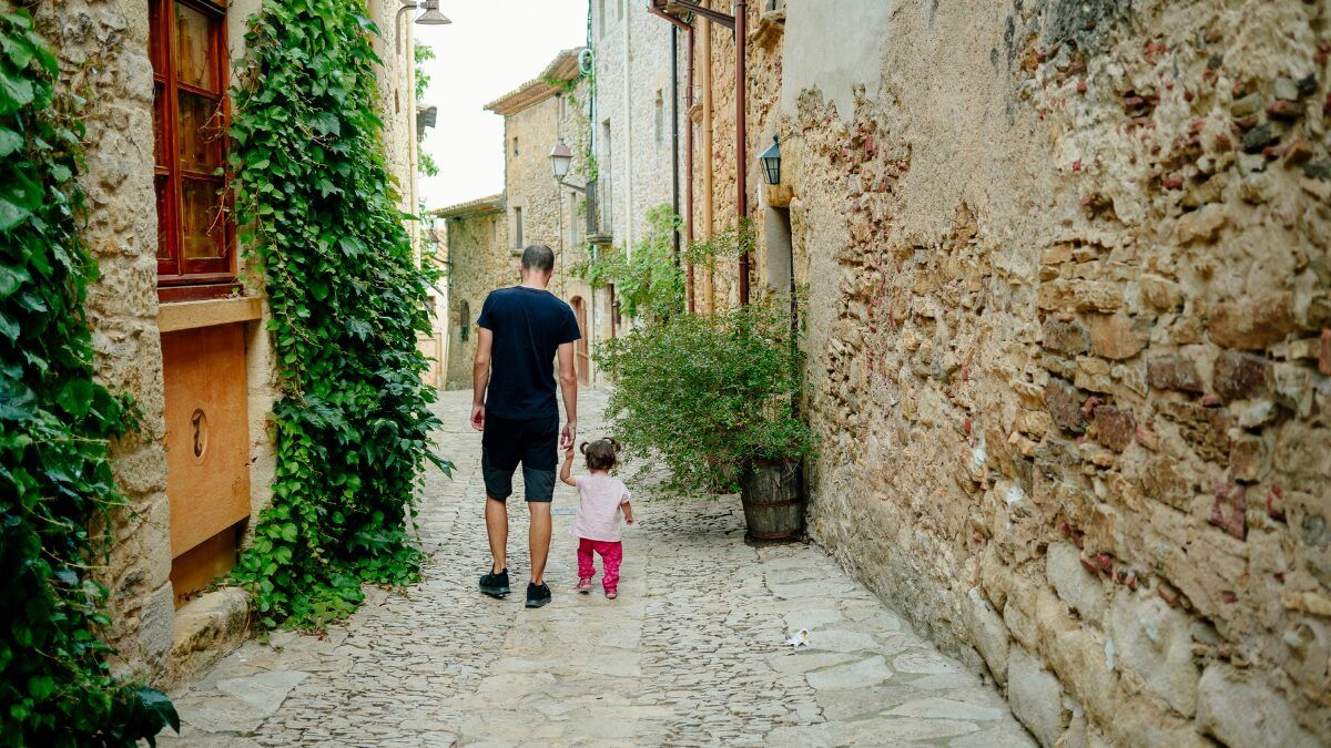Lo mejor de los dos mundos: pueblos a menos de 15 minutos de una ciudad