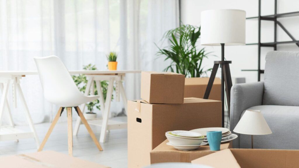 Alquilar una vivienda sin muebles y amueblarla con productos de segunda mano permitiría un ahorro de 8.000€