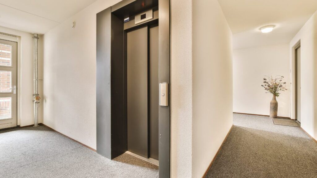 ¿Qué mayoría se necesita para cambiar el ascensor en una comunidad?