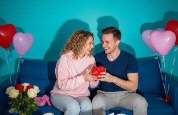 Alquilar piso siendo pareja: ¿es mejor que los dos aparezcan en el contrato?