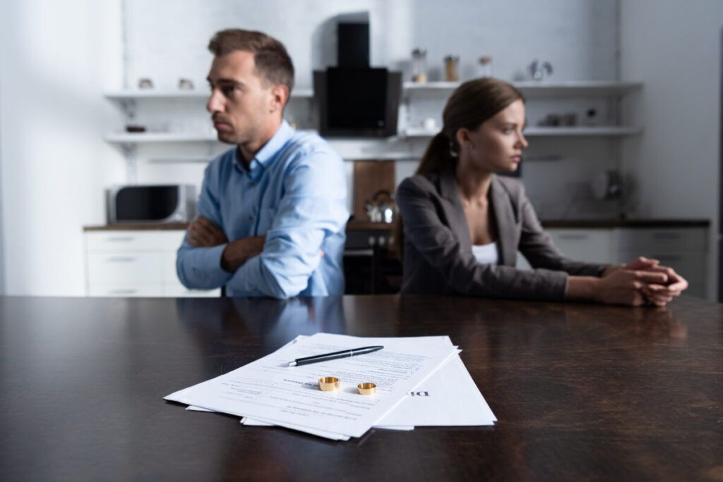 ¿Cómo se puede vender un piso en caso de divorcio si uno de los cónyuges no quiere vender?