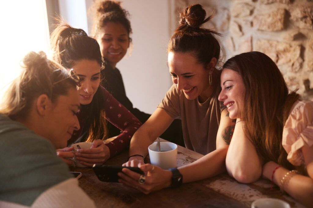 ¿Cuál es la mejor manera de distribuir los gastos en un piso alquilado por habitaciones?