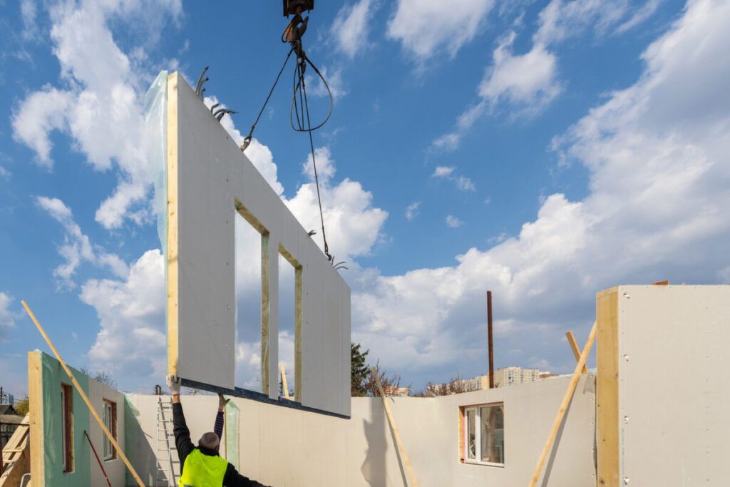 ¿Qué es mejor: comprar casa para reformar o adquirir terreno para construir una vivienda prefabricada?