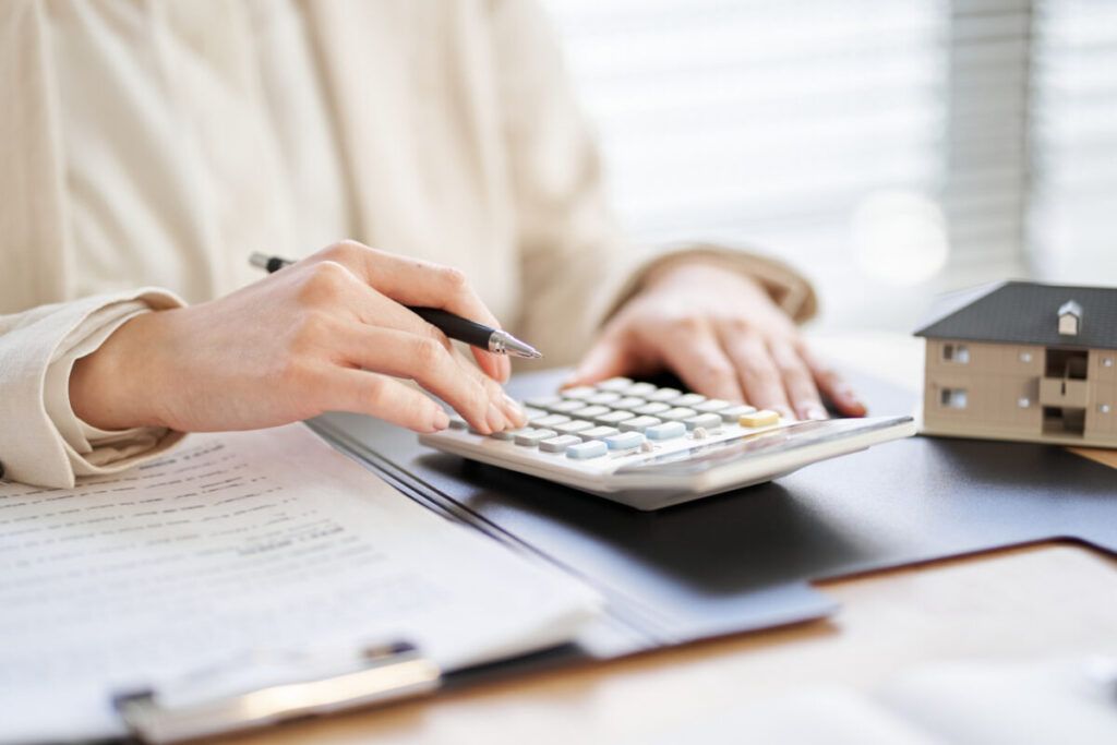 ¿Cuáles son los gastos asociados a la compra de una vivienda al contado?