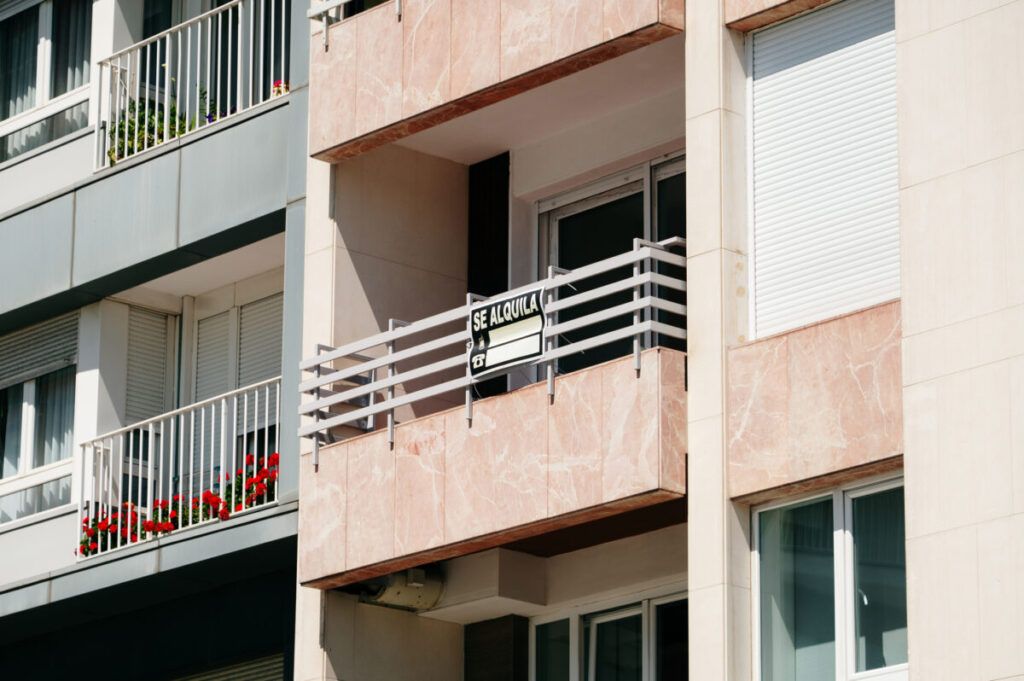 ¿Puedo permanecer en el piso tras acabar el contrato de alquiler?