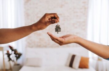 ¿Cómo puede un propietario recuperar una vivienda que está actualmente alquilada?