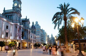Desequilibrio del mercado inmobiliario Comunidad Valenciana 2025: un 21% quiere cambiar de vivienda, pero solo un 6% oferta un inmueble
