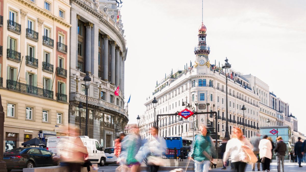 Desequilibrio mercado vivienda Madrid 2025: un 27% quiere cambiar de vivienda, pero solo un 6% oferta un inmueble