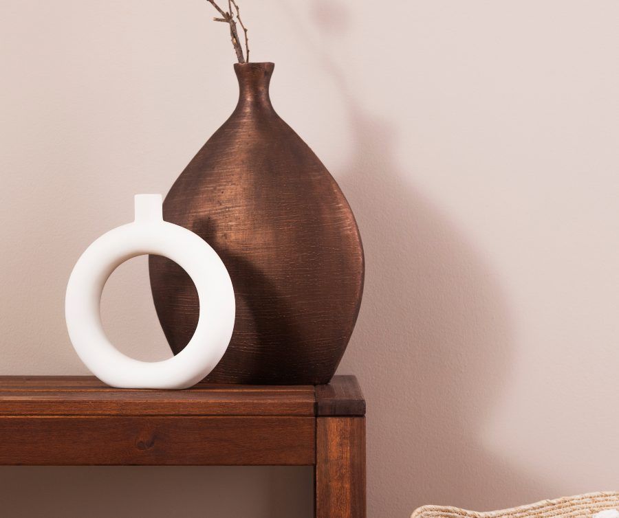 Combinar muebles antiguos con decoración moderna en piso de alquiler