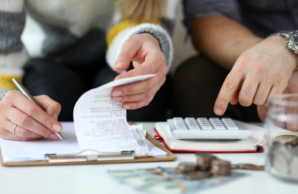 ¿Cuáles son los medios de pago aceptados en un contrato?