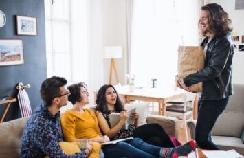 Mujer de 31 años, el perfil del demandante de piso compartido en España