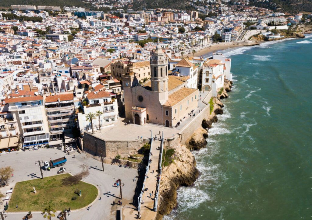 Cómo es vivir en Sitges: playa y cultura a 30 minutos de Barcelona