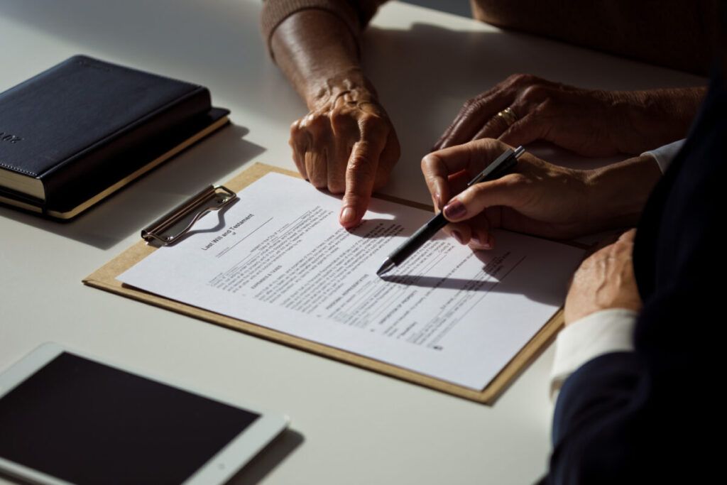 ¿Cómo se pueden incluir a los inquilinos en un contrato de alquiler?
