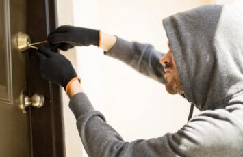 ¿Quién paga los daños por robo en una vivienda de alquiler?