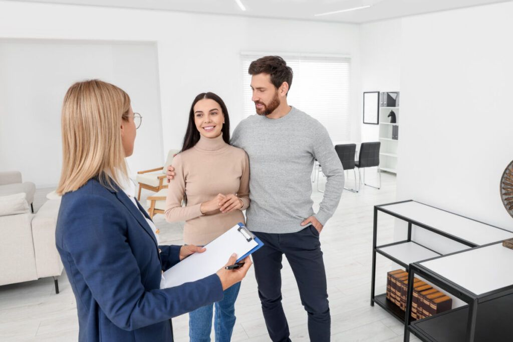 ¿Es recomendable vender un piso a través de una agencia inmobiliaria? ¿Por qué?