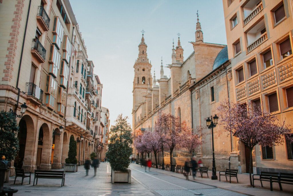 ¿Cómo se puede pedir el AvaLa Rioja para comprar casa?