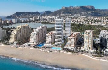 El Mediterráneo te espera, hazlo tu hogar en Azure Icons by TM