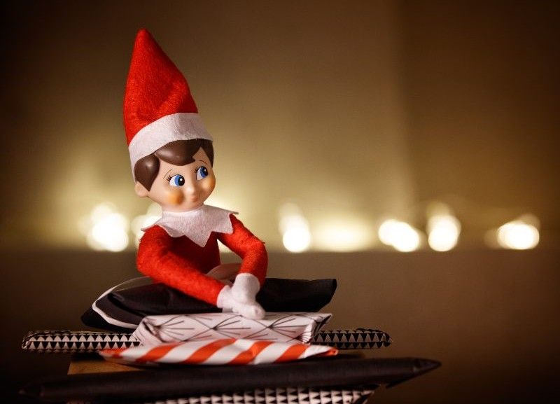 elfo en la habitación