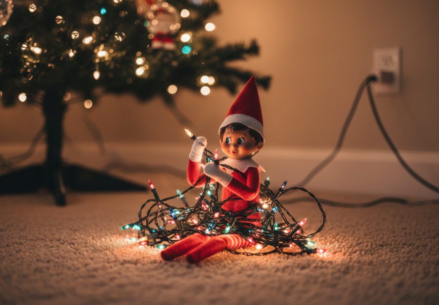elfo enredado en las luces