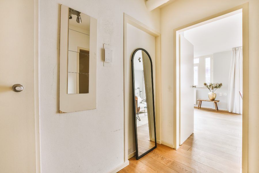 Espejos en pasillos estrechos