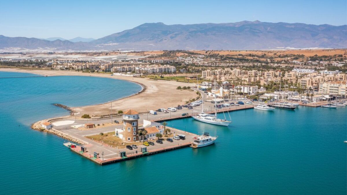 ¿Cómo es vivir en Almerimar?: el paraíso tranquilo del sur de España