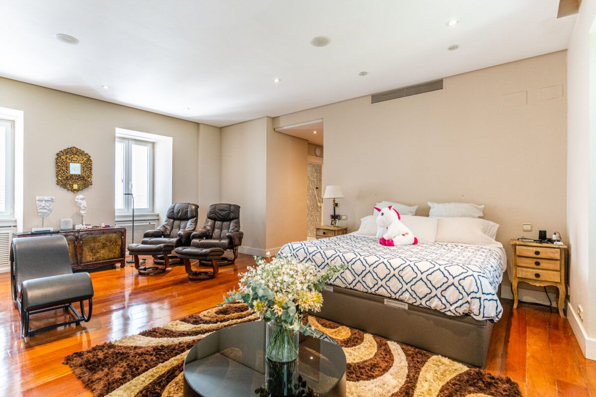Lujo y exclusividad en Somosaguas: descubre este chalet con bar, piscina, gimnasio y zona de cine img997