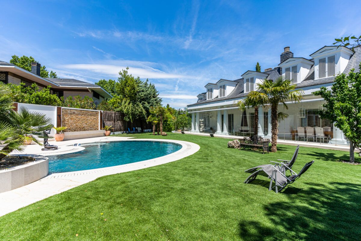 Lujo y exclusividad en Somosaguas: descubre este chalet con bar, piscina, gimnasio y zona de cine - Fotocasa Life - geo, GILMAR, hogar, house tour, inmobiliarias, inspiración, lujo, madrid, Viviendas - Inspiración - Visitamos este lujoso chalet ofrecido por Gilmar en una de las zonas más exclusivas de Madrid
