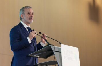 Barcelona anuncia una nueva ayuda para el alquiler de 400 euros para mayores de 55 años