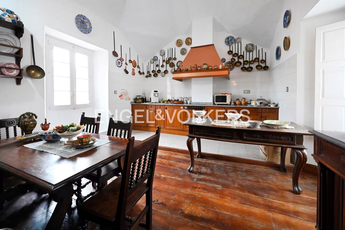 cocina de la casa de lujo clásico en Cantabria