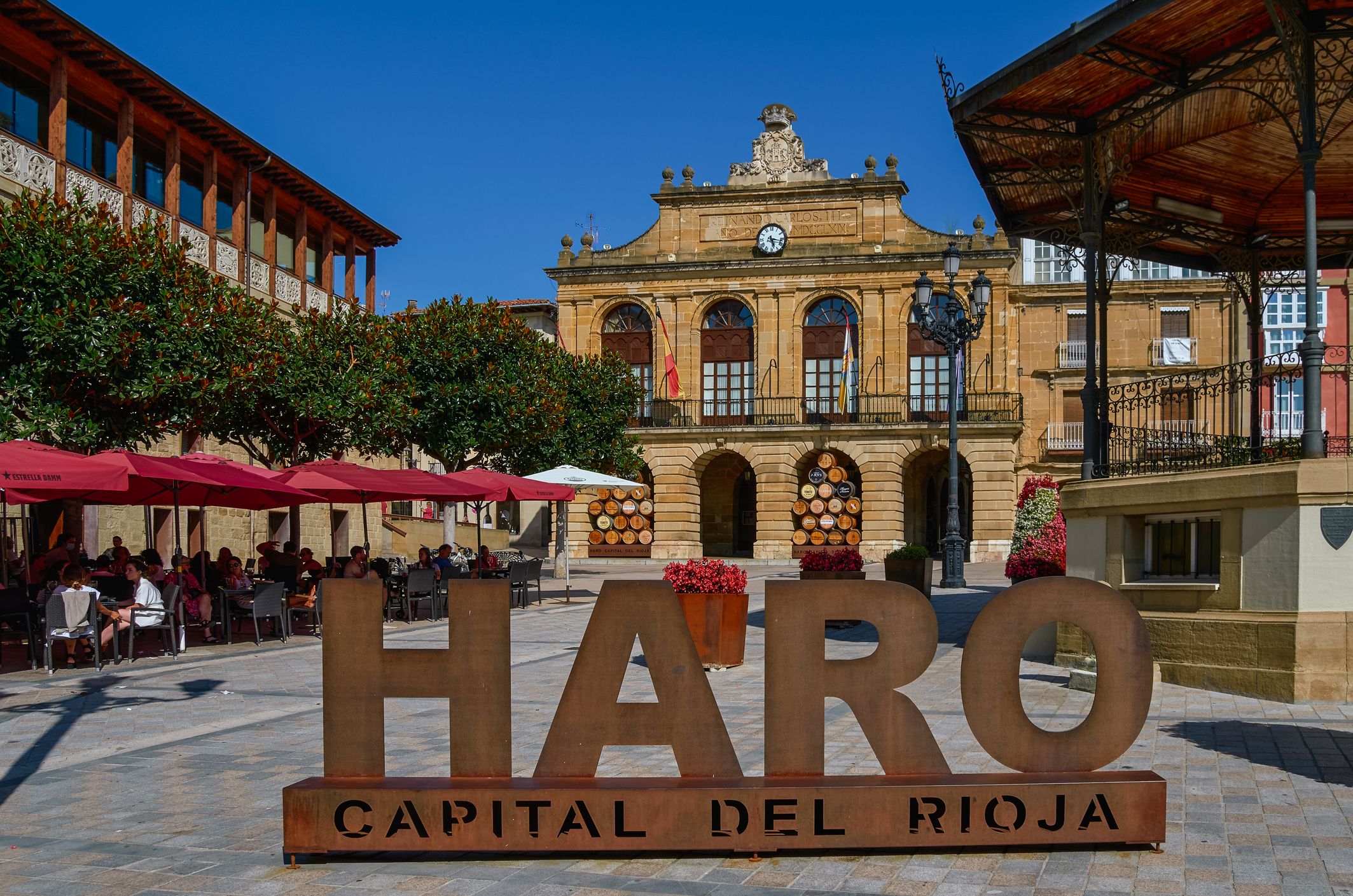 Plaza de la Paz en Haro, uno de los pueblos bonitos cerca de Logroño y capital del vino de La Rioja