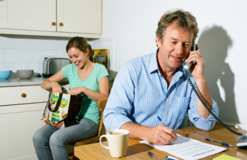 Avales públicos para poner una vivienda en alquiler: ¿qué son, cómo funcionan y qué otras ayudas hay?