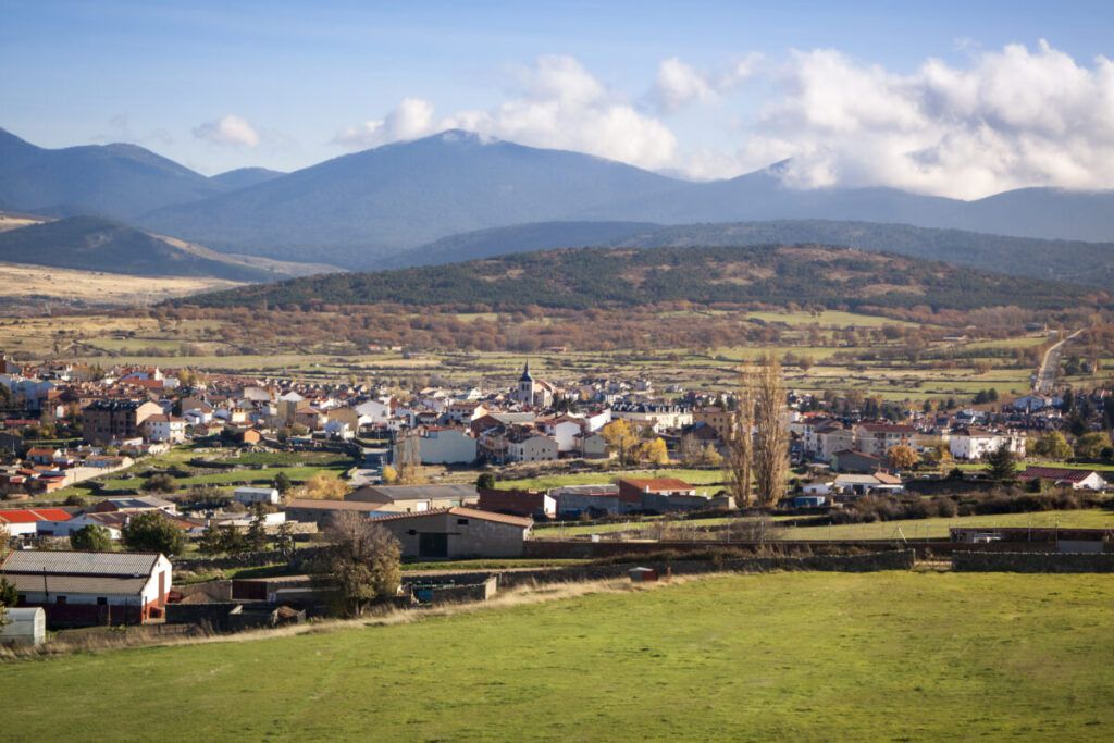 Vista panorámica de El Espinar, uno de los pueblos de Segovia para vivir en el campo cerca de Madrid