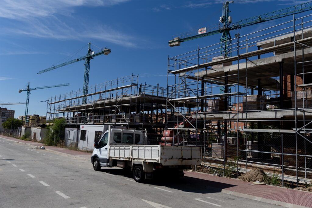 El volumen de calificaciones de vivienda protegida cae un 22,7 % en 2025 en España