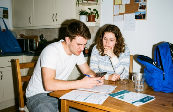 Únicamente el 19% de los jóvenes compradores de vivienda ha solicitado el aval que ofrece el Gobierno