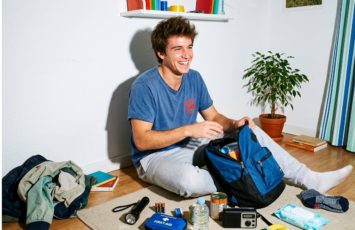 1 año después del apagón en España: ¿qué debe tener tu bolsa de emergencia en casa para pasar 24 horas sin luz?