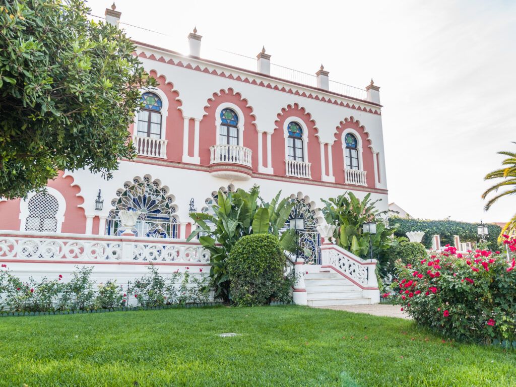 Casa de lujo en Huelva: así es la finca histórica con iglesia privada, jardines infinitos y estética andaluza que enamora
