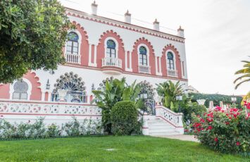 Casa de lujo en Huelva: así es la finca histórica con iglesia privada, jardines infinitos y estética andaluza que enamora