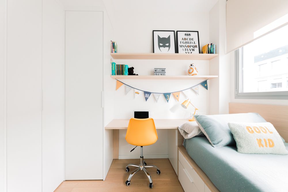 Dormitorio infantil con toques de color suave y decoración luminosa ideal para cómo decorar la casa esta primavera