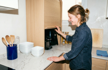 ¿Dónde poner la airfryer en una cocina pequeña? 9 ideas con estilo para tener la encimera despejada