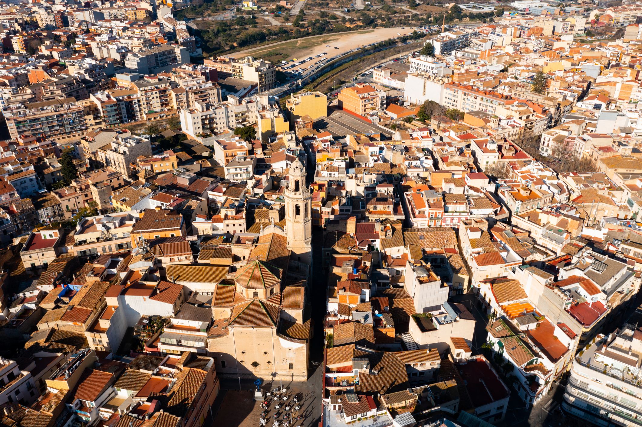 Vista aérea del centro de El Vendrell, uno de los pueblos para vivir cerca de Tarragona con más servicios