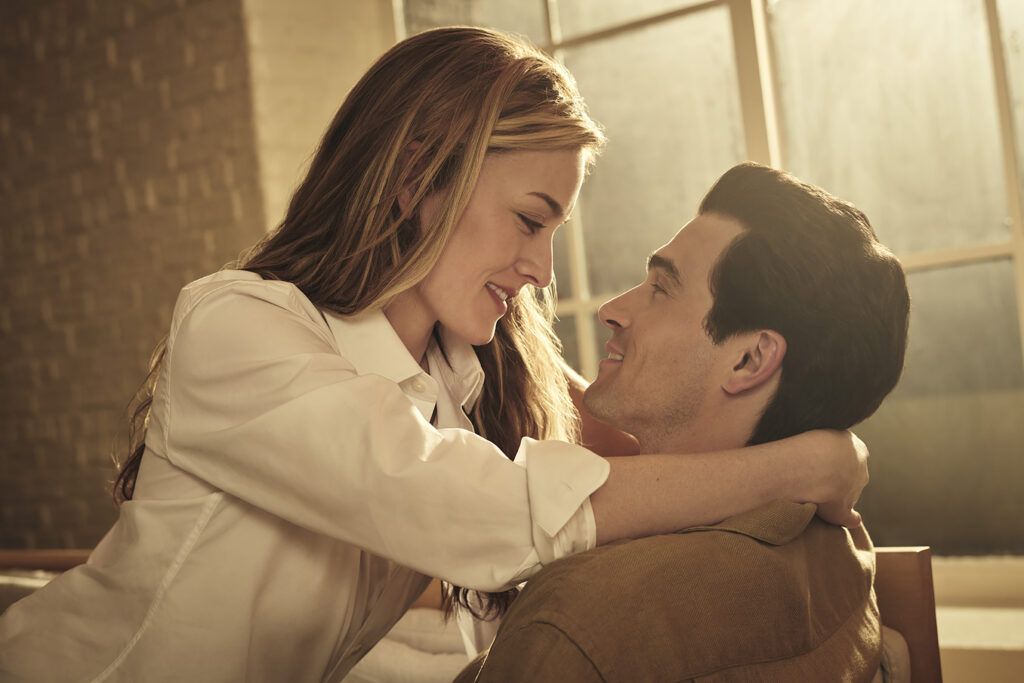 El loft de Love Story, la serie que revive el estilo de JFK Jr. y Carolyn Bessette: así puedes copiar su estética en casa