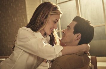 El loft de Love Story, la serie que revive el estilo de JFK Jr. y Carolyn Bessette: así puedes copiar su estética en casa