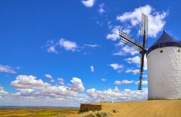 Puedes beneficiarte de una deducción de 500€ en el IRPF si te mudas a un pueblo de Castilla-La Mancha