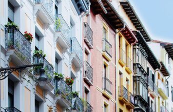 La derogación de las prórrogas extraordinarias del alquiler de vivienda habitual mantiene la confrontación entre propietarios e inquilinos para continuar con los contratos