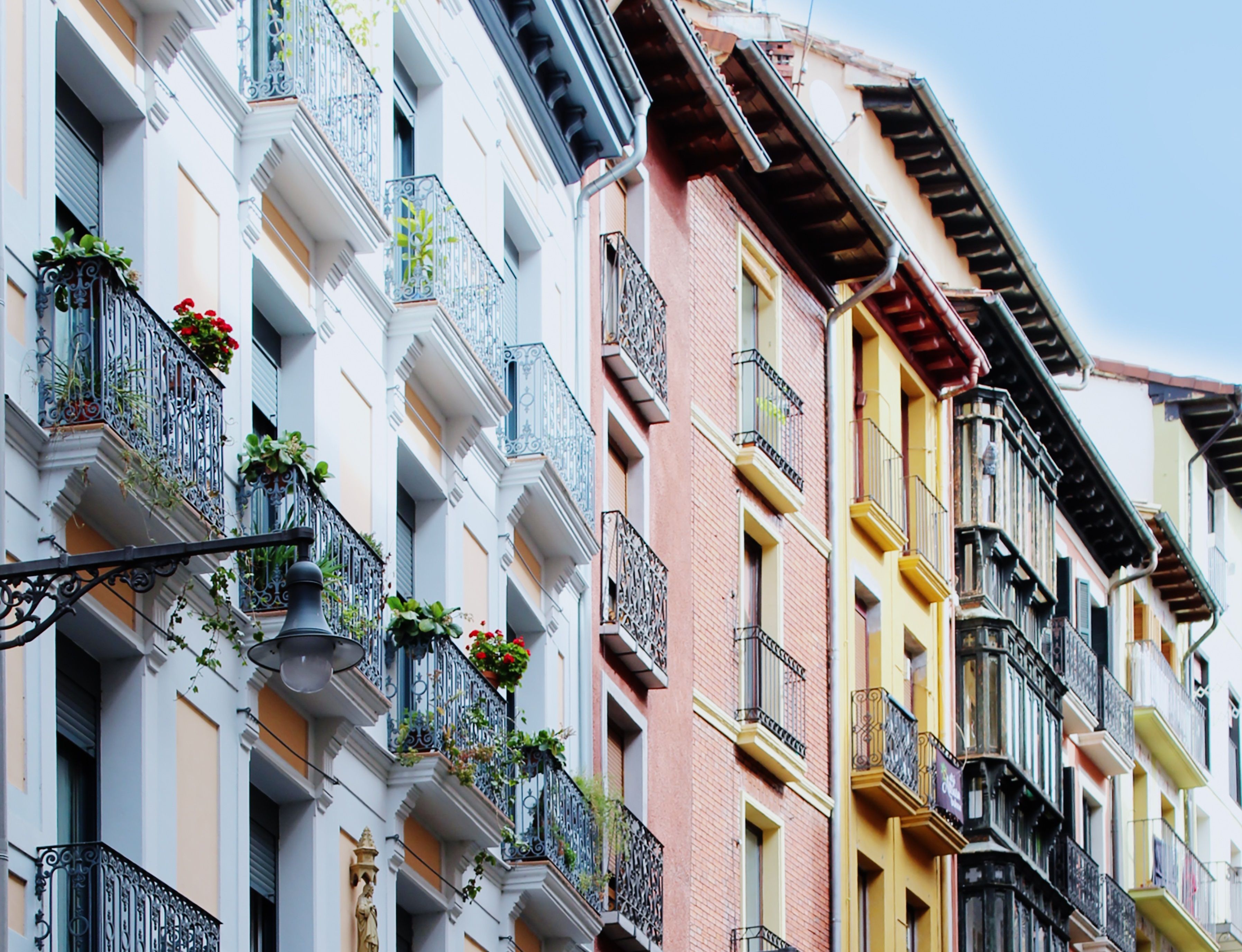 La derogación de las prórrogas extraordinarias del alquiler de vivienda habitual mantiene la confrontación entre propietarios e inquilinos para continuar con los contratos