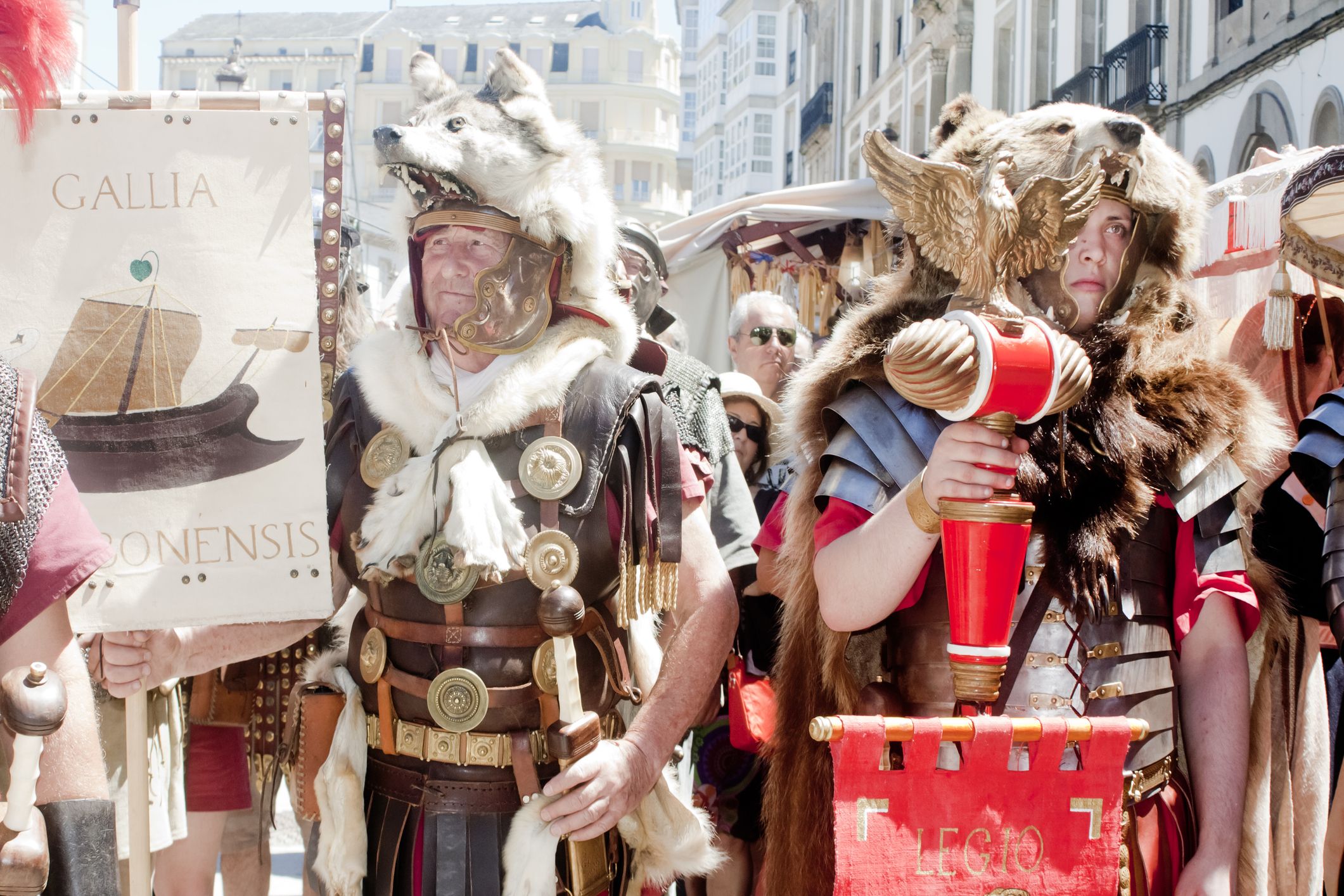 Participantes vestidos de legionarios romanos durante el Arde Lucus 2026 en Lugo