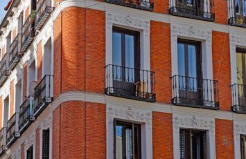 Los españoles necesitan ahorrar un 9 % más que hace un año para comprar una casa