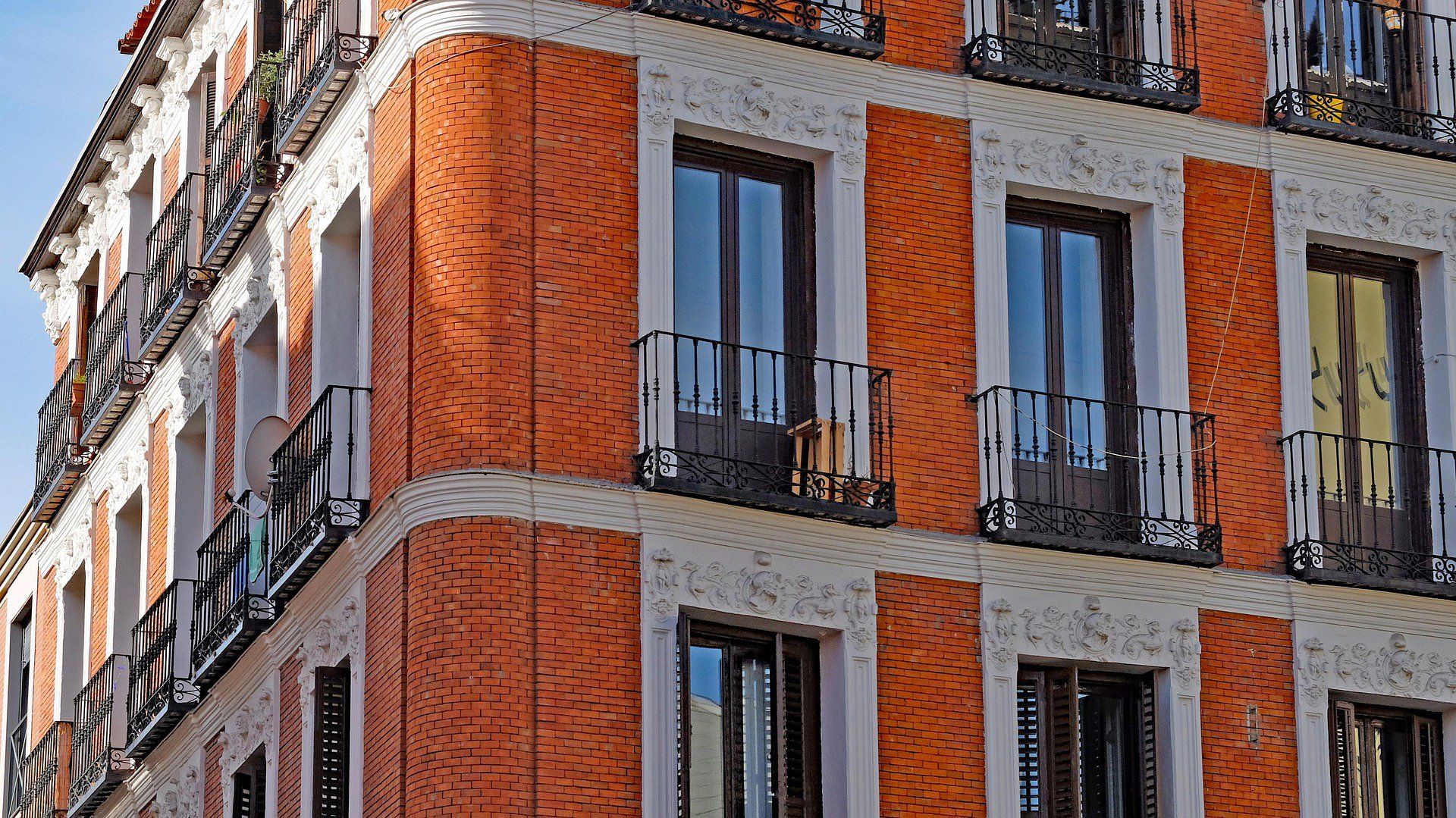 Los españoles necesitan ahorrar un 9 % más que hace un año para comprar una casa